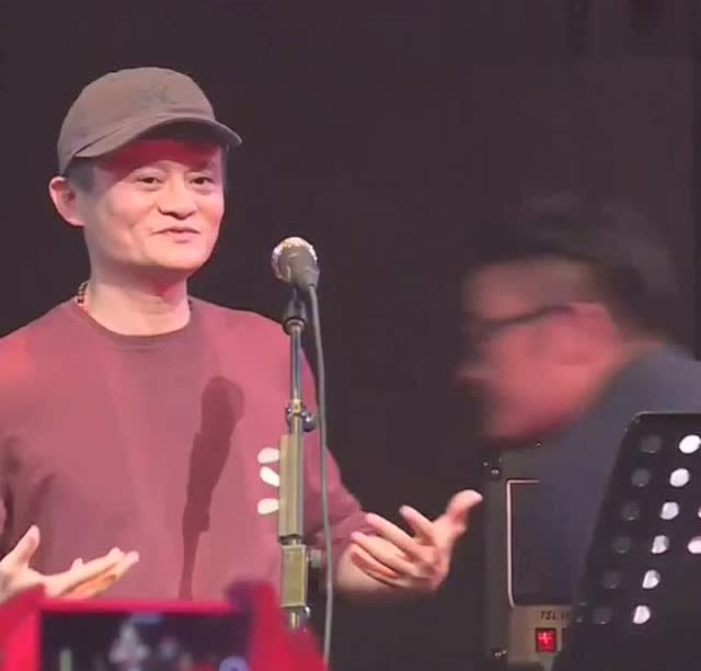 云栖大会开幕 马云为云栖献唱