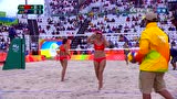 沙滩排球开赛 中国队开球扣杀得分