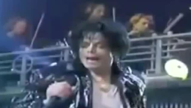 迈克尔杰克逊演唱会最帅的出场 全程军队护送