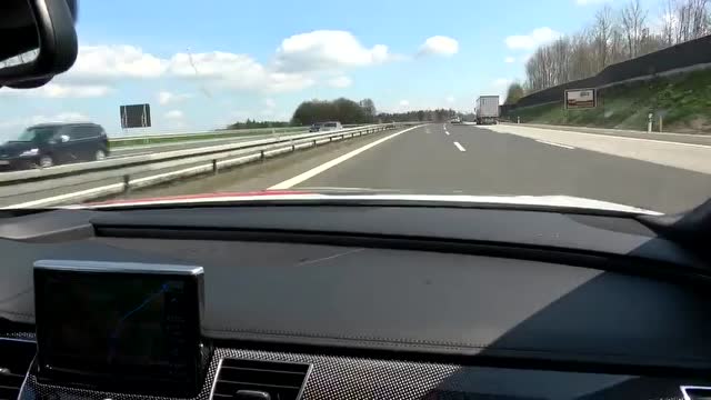 奥迪s8德国高速狂飙315km/h